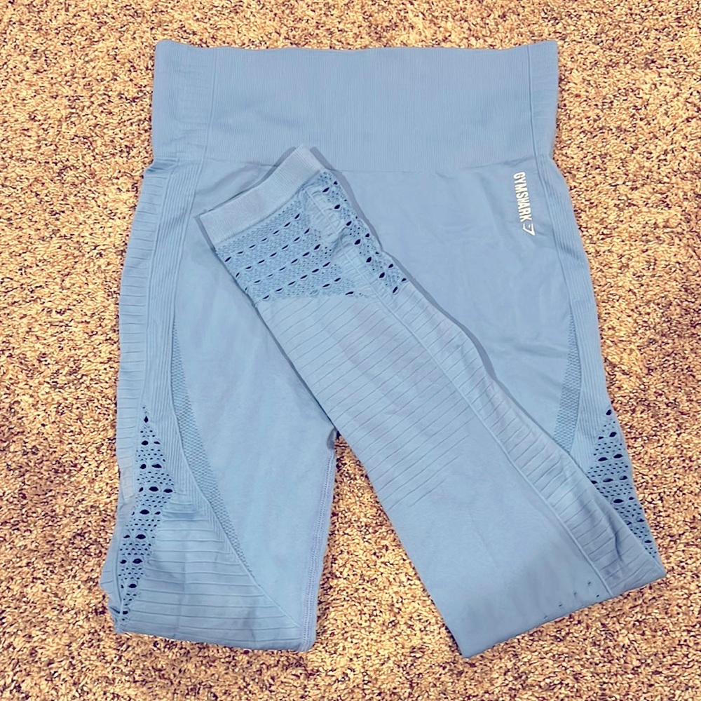 Gymshark leggings with very cute hole detailing. Size medium great condition!